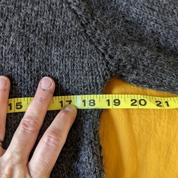 HANDKNIT Grey Sweater with Diamond Pattern Sleeves S/M - Picture 3 of 9